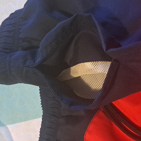 Mens 8" Solid Volley Swim Trunks Size: Medium Item# 506896A51 New w/o tags - Picture 7 of 8